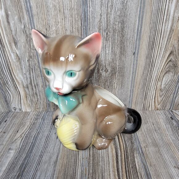 Vintage Royal Copley Cat & Yarn Ball Kitten Planter - Picture 2 of 6